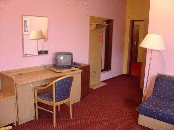 Rezydencja Parkowa Hotell Warszawa Exteriör bild